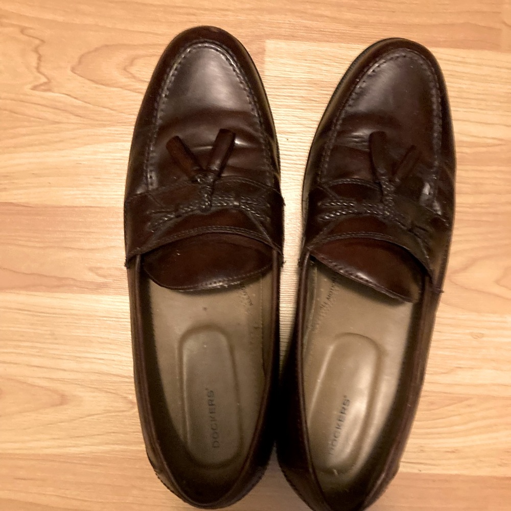 Mens Dockers slip on loafers.
